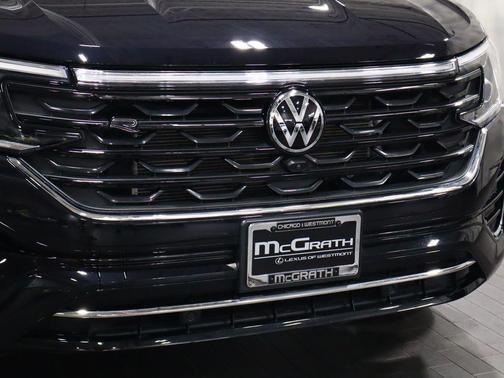 Deep Black Pearl 2024 Volkswagen Atlas 2.0T SEL Premium R-Line 4MOTION