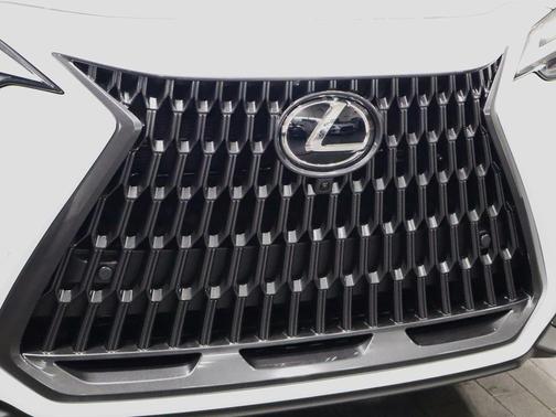 2026 Lexus NX 450h+ Luxury
