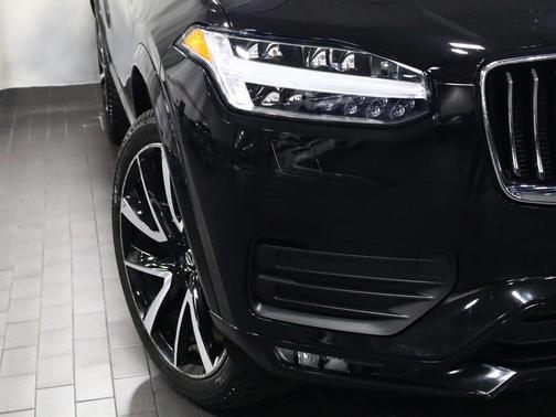 2020 Volvo XC90 T6 Momentum