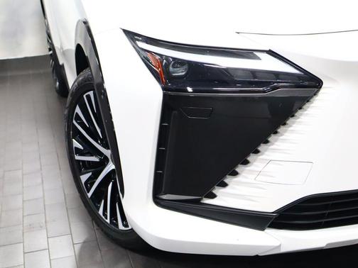 Eminent White Pearl 2023 Lexus RZ 450e Luxury