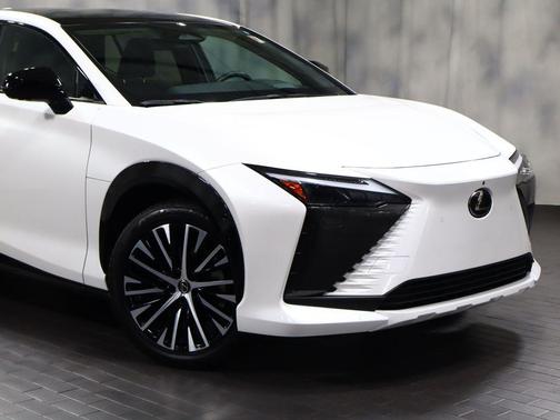 Eminent White Pearl 2023 Lexus RZ 450e Luxury