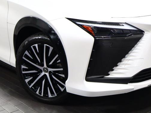 Eminent White Pearl 2023 Lexus RZ 450e Luxury