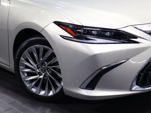 Moonbeam Beige Metallic 2023 Lexus ES 300h Ultra Luxury