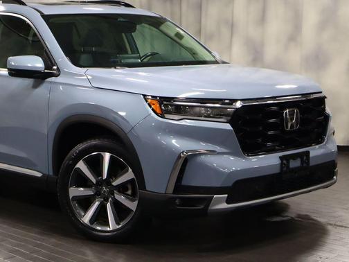 Gray 2024 Honda Pilot Touring 8-Passenger