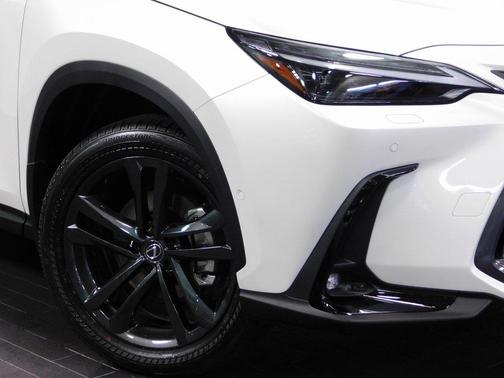 2026 Lexus NX 450h+ Luxury