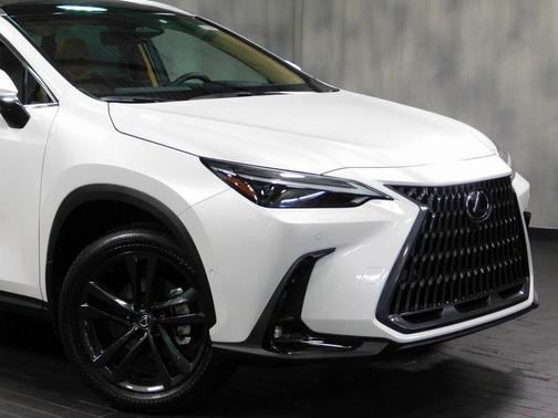 2026 Lexus NX 450h+ Luxury