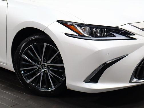 2023 Lexus ES 300h Base
