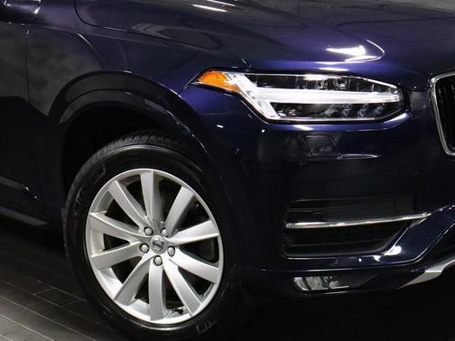2016 Volvo XC90 T6 Momentum