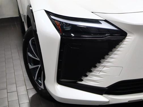 2023 Lexus RZ 450e Premium