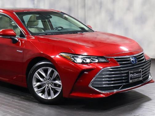 2020 Toyota Avalon Hybrid XLE
