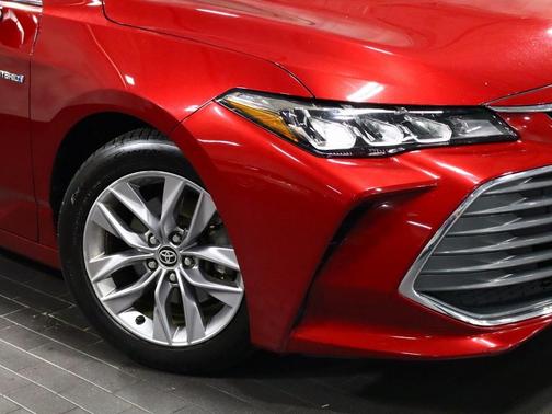 2020 Toyota Avalon Hybrid XLE