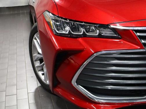 2020 Toyota Avalon Hybrid XLE