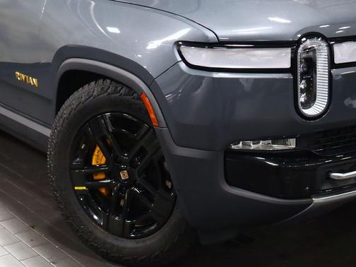 LA Silver 2023 Rivian R1T Adventure Quad Motor Large Pack