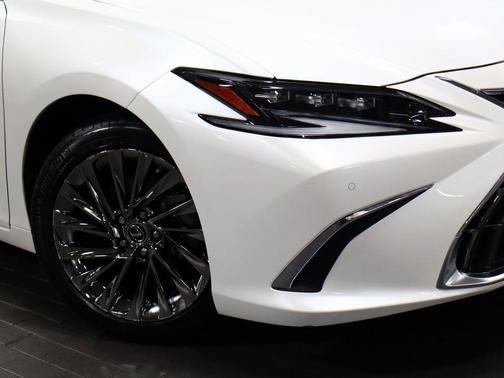 2025 Lexus ES 350 Ultra Luxury