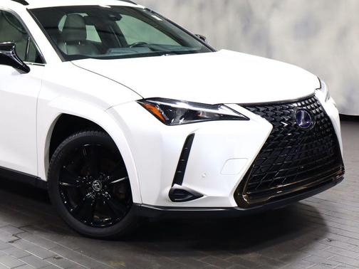 Eminent White Pearl 2021 Lexus UX 250h Base