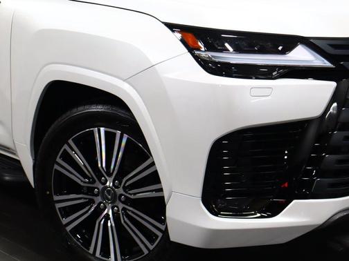 Eminent White Pearl 2026 Lexus LX 600 Luxury