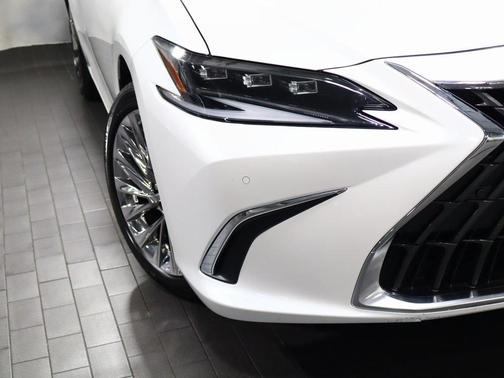 2024 Lexus ES 300h Ultra Luxury
