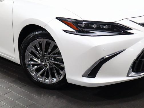 2024 Lexus ES 300h Ultra Luxury