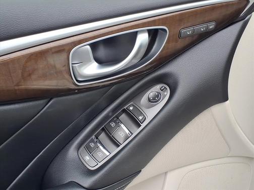 2015 INFINITI Q50 Premium