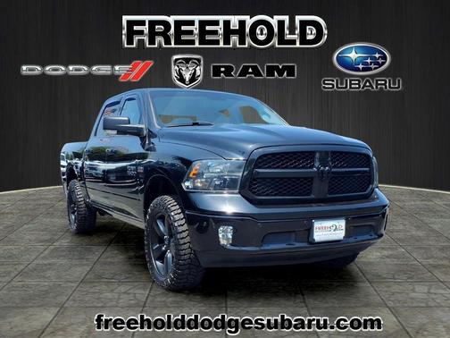 Brilliant Black Crystal Pearlcoat 2018 RAM 1500 Big Horn