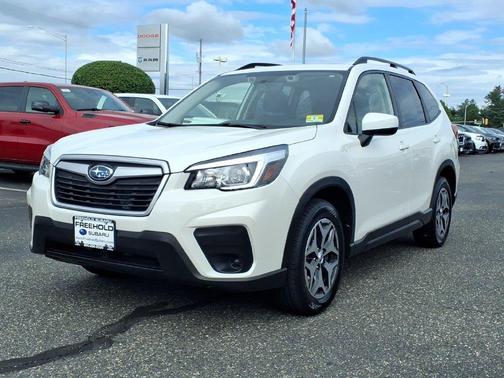 Crystal White Pearl 2019 Subaru Forester Premium