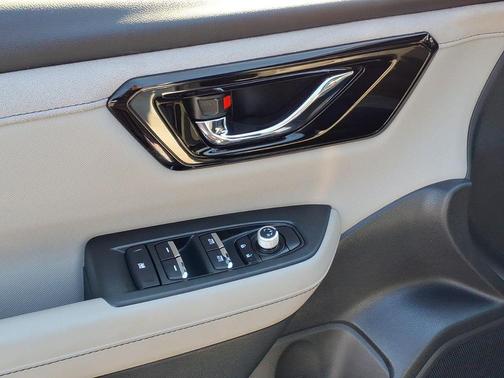 Crystal White Pearl 2025 Subaru Forester Hybrid Limited