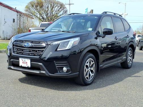 Crystal Black Silica 2023 Subaru Forester Premium