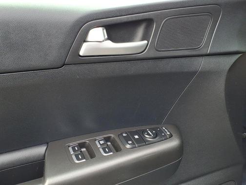 Pacific Blue 2022 Kia Sportage LX