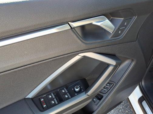Glacier White Metallic 2022 Audi Q3 45 S line Premium