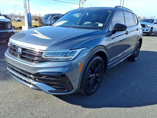 2022 Volkswagen Tiguan 2.0T SE R-Line Black