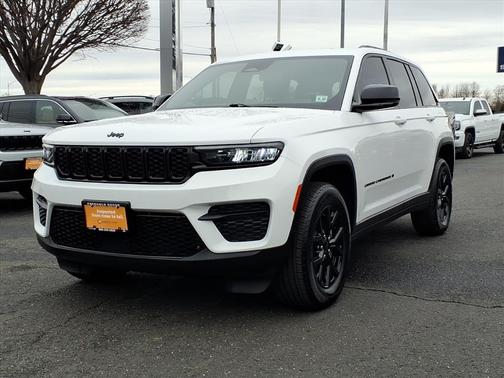 2025 Jeep Grand Cherokee Laredo