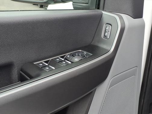 Oxford White 2025 Ford F-250 XLT