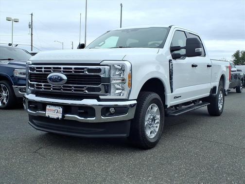 Oxford White 2025 Ford F-250 XLT