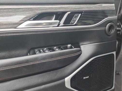 Metallic 2022 Jeep Wagoneer Series III
