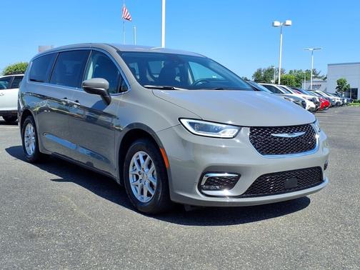 2023 Chrysler Pacifica Touring-L