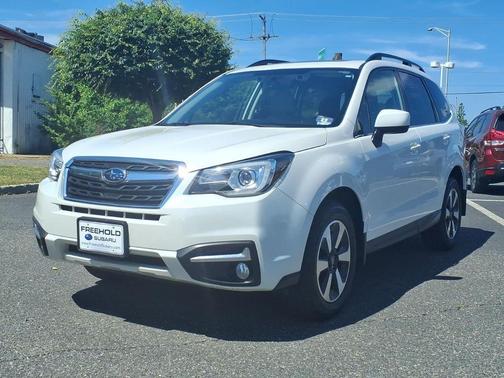 Crystal White Pearl 2018 Subaru Forester 2.5i Limited