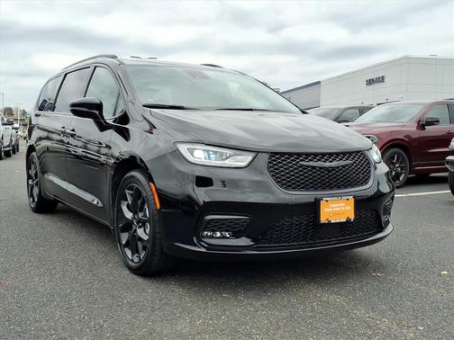 2024 Chrysler Pacifica Touring-L