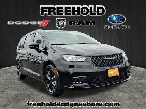 2024 Chrysler Pacifica Touring-L