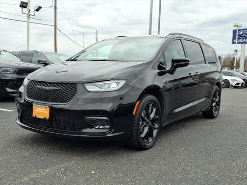 2024 Chrysler Pacifica Touring-L