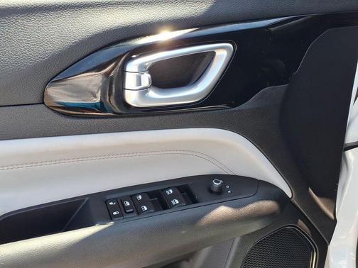 Bright White Clearcoat 2025 Jeep Compass Limited