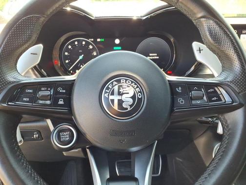 Alfa Black 2024 Alfa Romeo Tonale Veloce