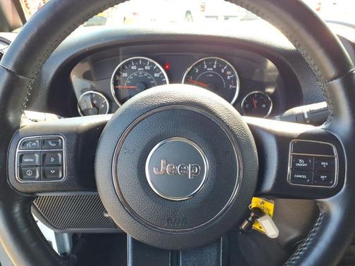 Bright White Clearcoat 2017 Jeep Wrangler Unlimited Sport