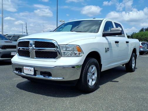 Bright White Clearcoat 2022 RAM 1500 Classic Tradesman
