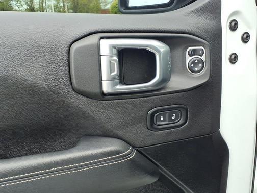 Bright White Clearcoat 2023 Jeep Wrangler 4xe Sahara
