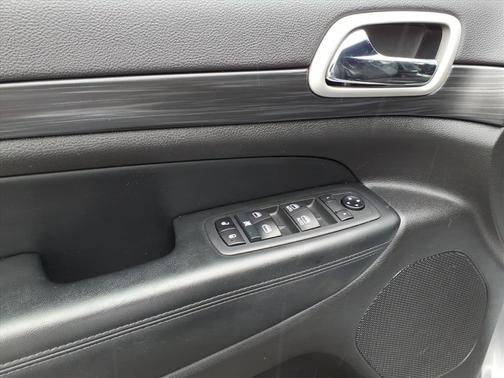 2020 Jeep Grand Cherokee Laredo