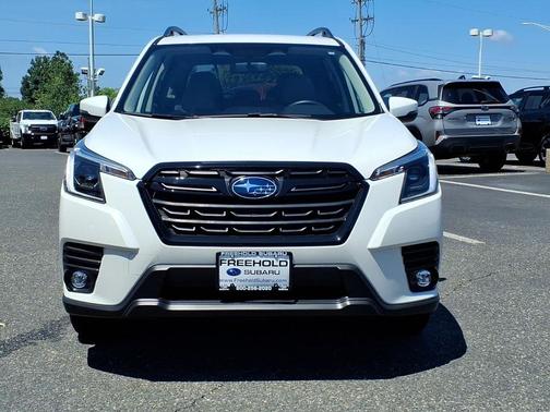 Crystal White Pearl 2024 Subaru Forester Limited