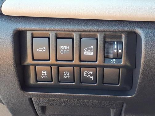 Crystal White Pearl 2024 Subaru Forester Limited
