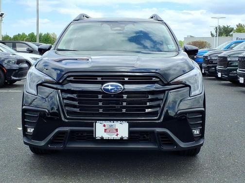 Crystal Black Silica 2024 Subaru Ascent Onyx Edition Limited