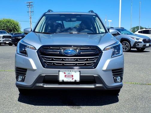 Ice Silver Metallic 2024 Subaru Forester Premium