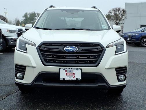 Crystal White Pearl 2023 Subaru Forester Premium